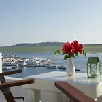 Mykonos View מלון 3*